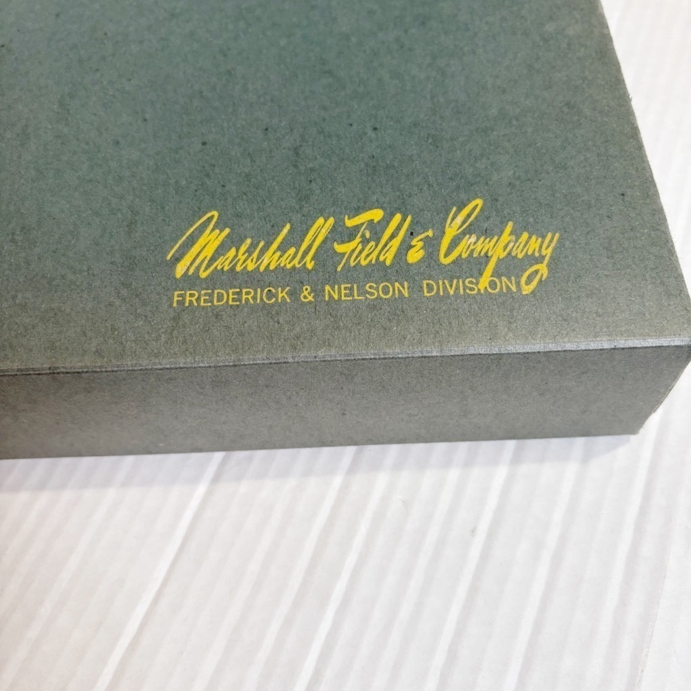🌷sale* Vintage Marshall Field and Company Frederick and Nelson Division Gift Box - Picture 3 of 8